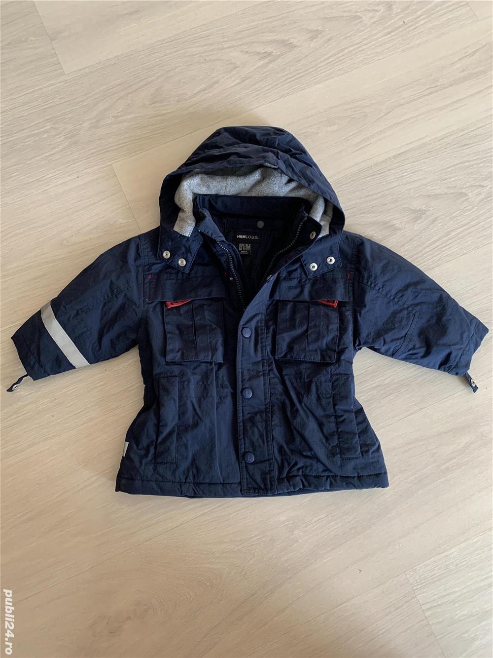 Vând geaca băieți superba.