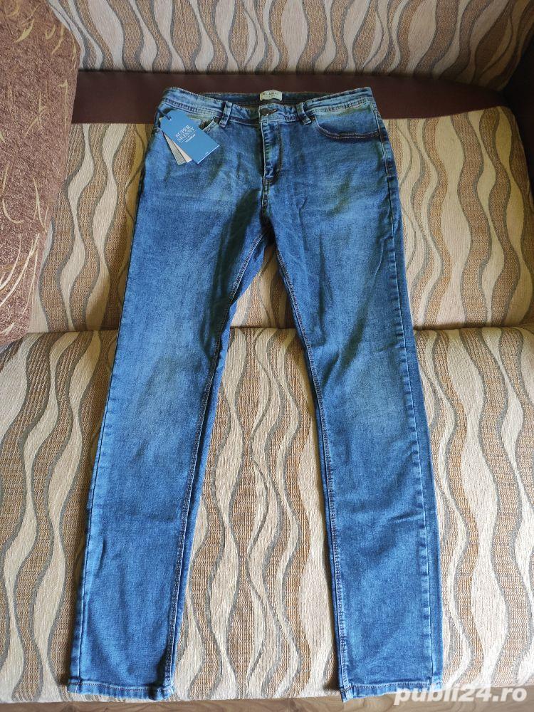 Blugi Pull&Bear marime EUR 44/MEX 34, noi Blugi Pull&Bear marime EUR 44/MEX 34, noi