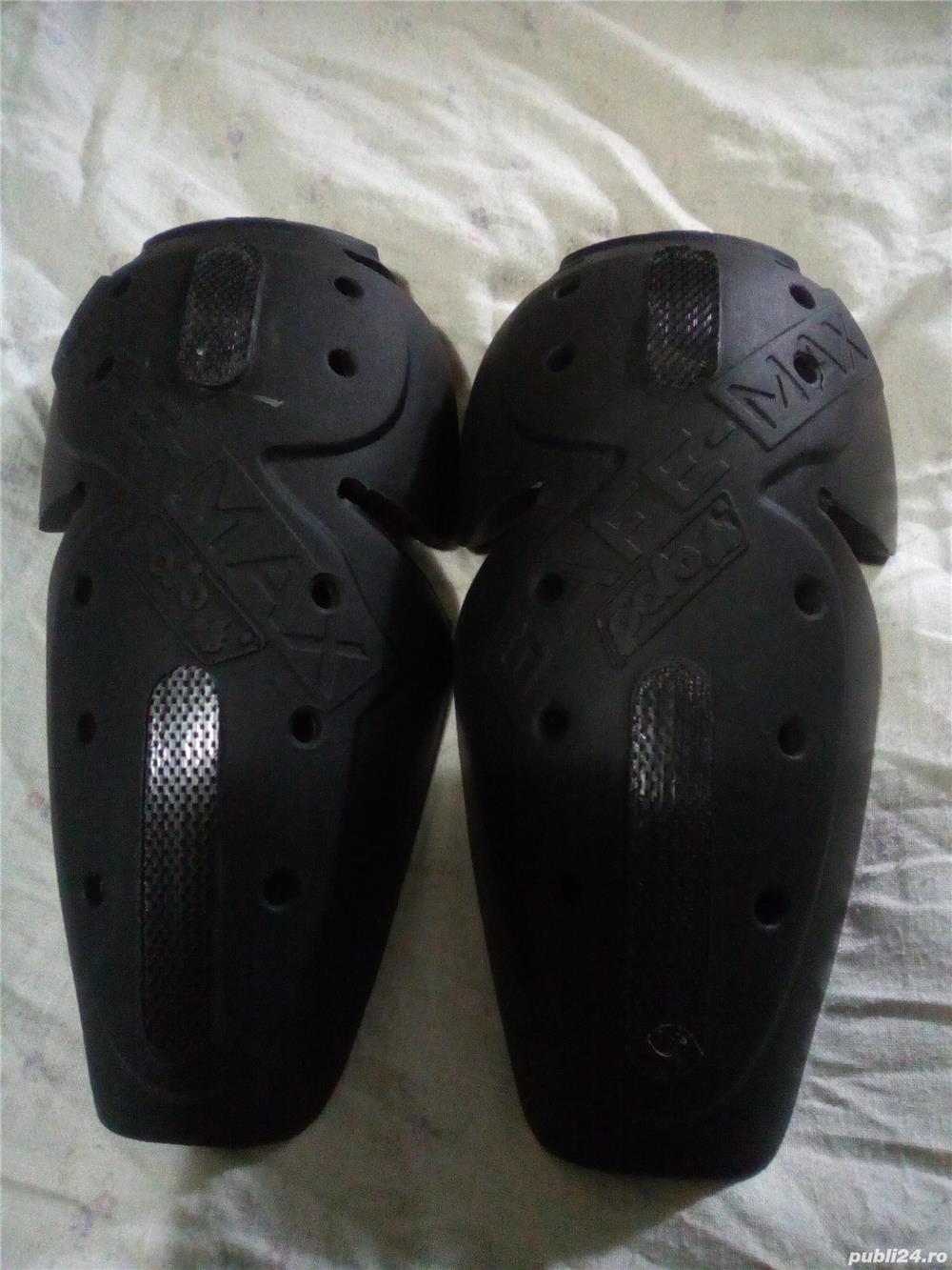 Protecții genunchi, pantalon moto Protecții genunchi, pantalon moto