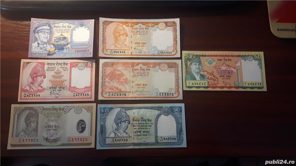 Colectionar, vand bancnote din Nepal