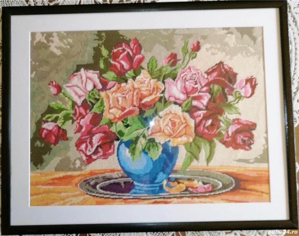 Trandafiri, 30 x 40 cm suprafață cusută, înrămat   