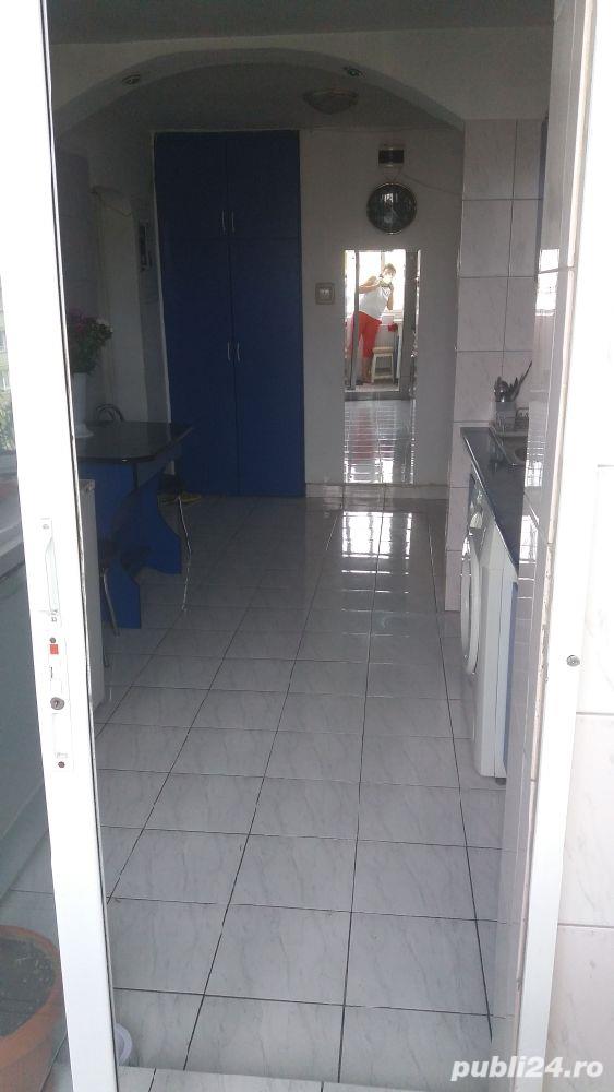 vand apartament 3 camere