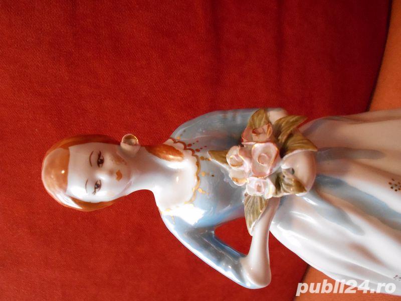 Bibelou vechi din portelan   Mireasa cu trandafiri    pictat manual