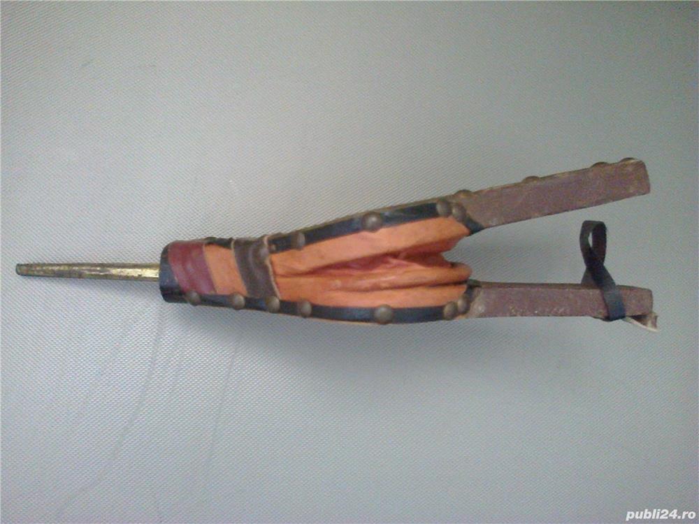 Foale orientale vintage din piele, lemn si alama pt. facut focul in semineu, soba