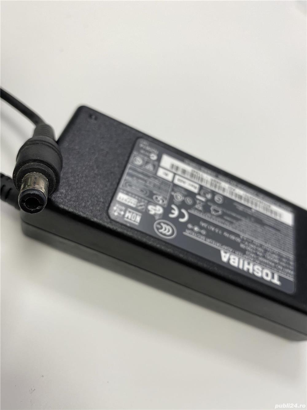 Incarcator LAPTOP TOSHIBA PA-1750-08 15V / 5A 75W 
