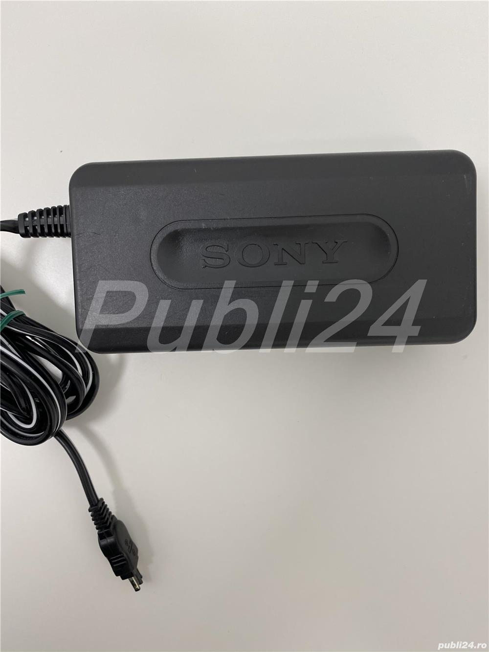 Incarcator Sony AC-L10A 8.4V / 1.5A 