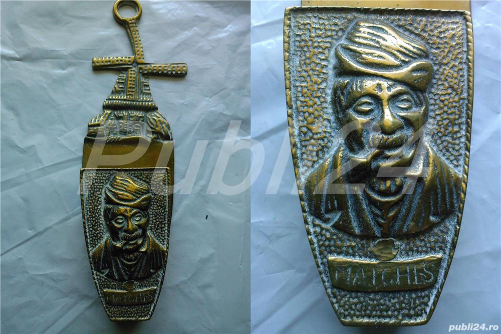 Suport chibrituri vintage din alama bronz Anglia, batran tragand din pipa