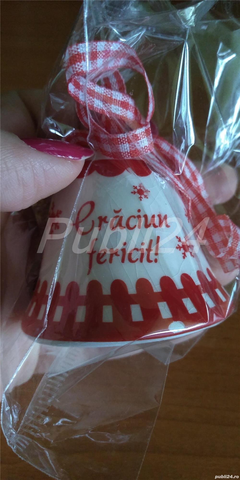 Clopotel artizanal de ornament cu mesaj : Craciun Fericit - Bianca