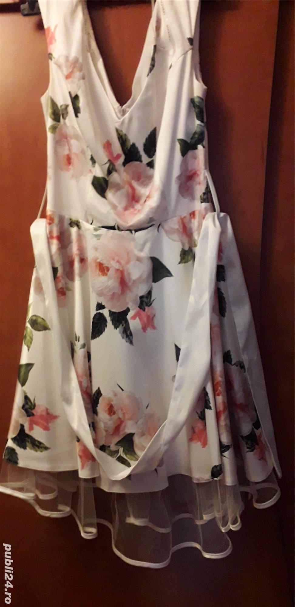 Vand rochie deosebita Vand rochie deosebita