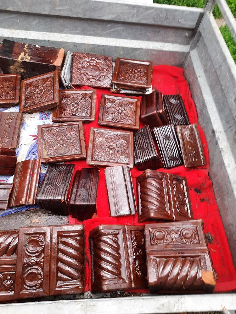 Cahle teracota noi+usa+gratare putin ciobite,vezi pozele