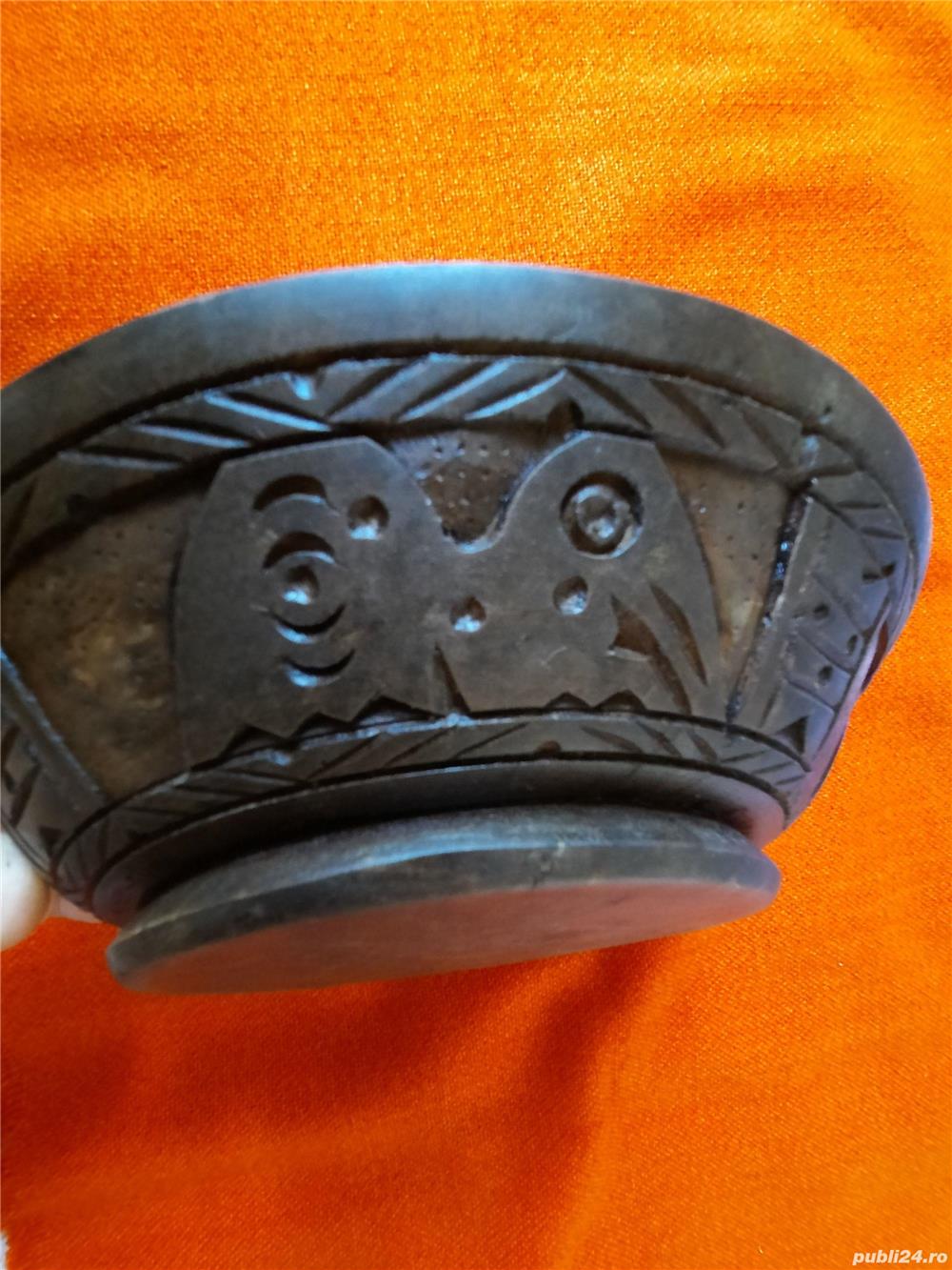 Bowl vechi din lemn exotic