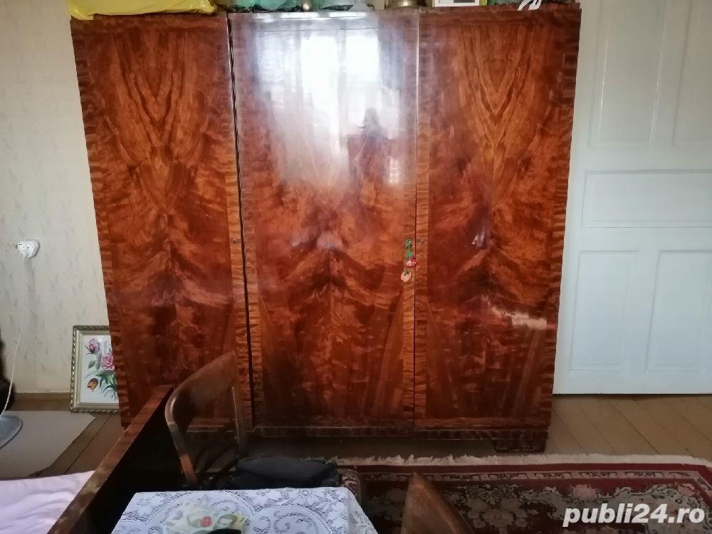 Pentru cunoscători și pasionați! Mobila de dormitor veche