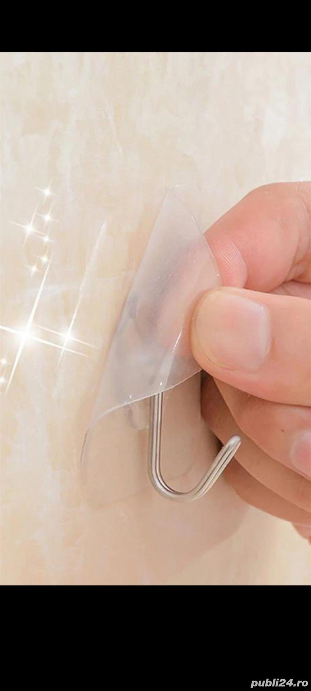 Cârlige autoadezive