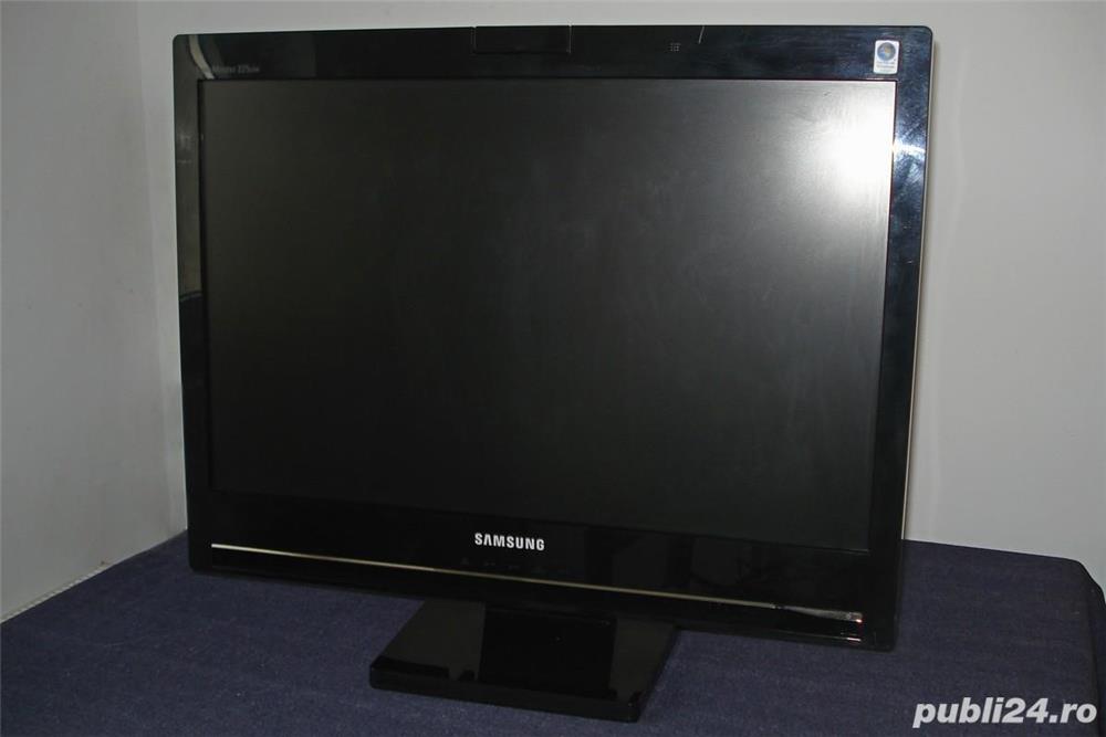 Monitor LCD Samsung 225UW, wide, 22", camera web HD, audio incorporat