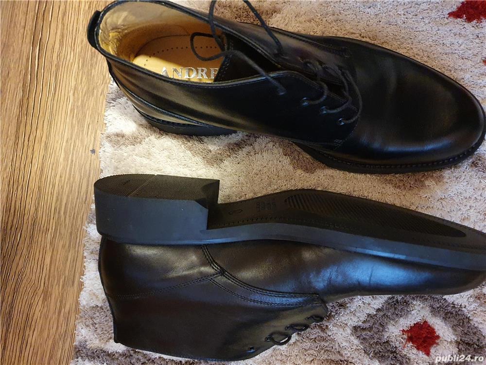 Vand ghete barbatesti negre, noi, masura 44