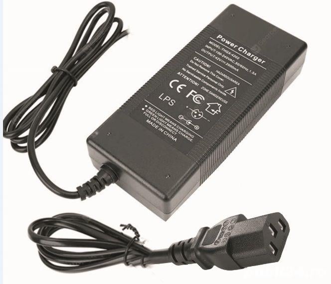 Incarcator scuter harley 67v 2.0 ah - mufa patrata de calculator