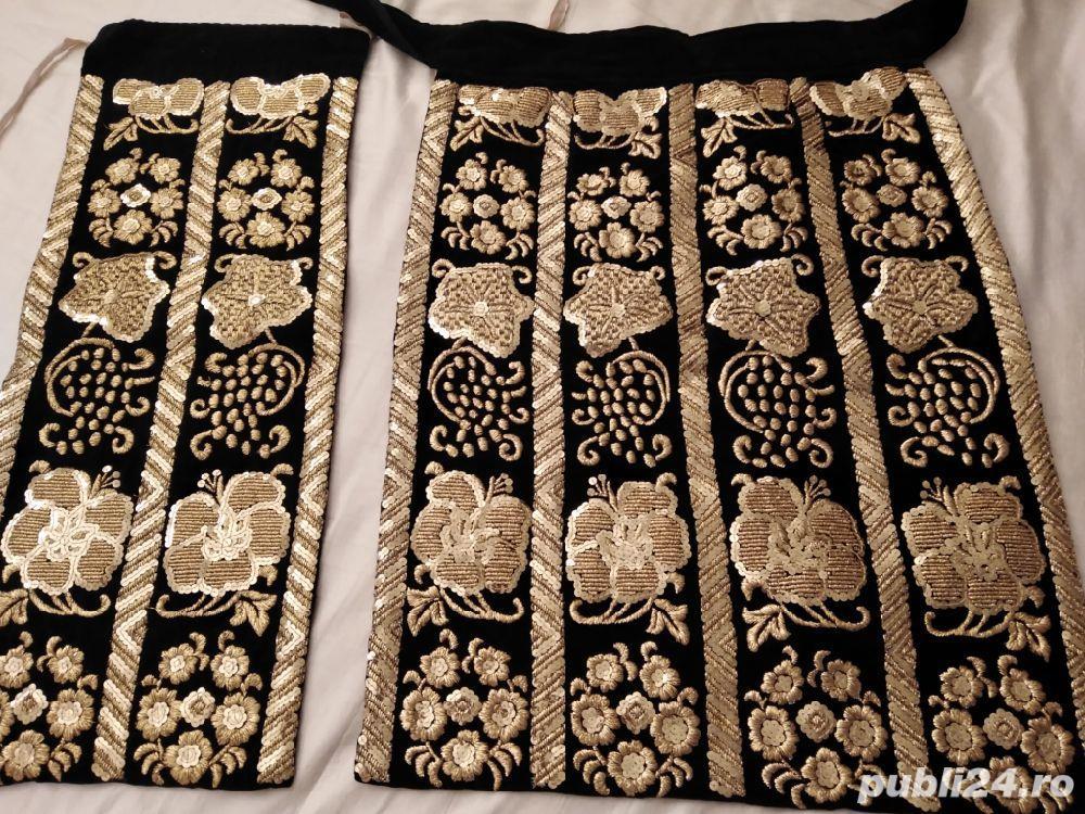 costum national femei impecabil