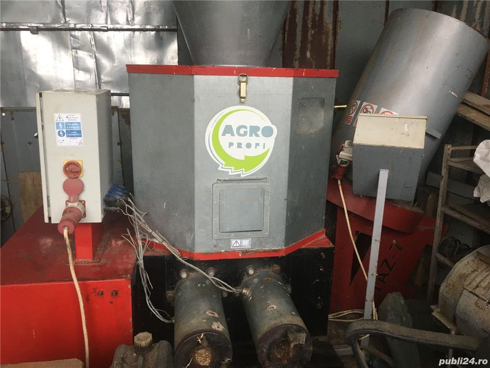 Instalatie de brichetat 