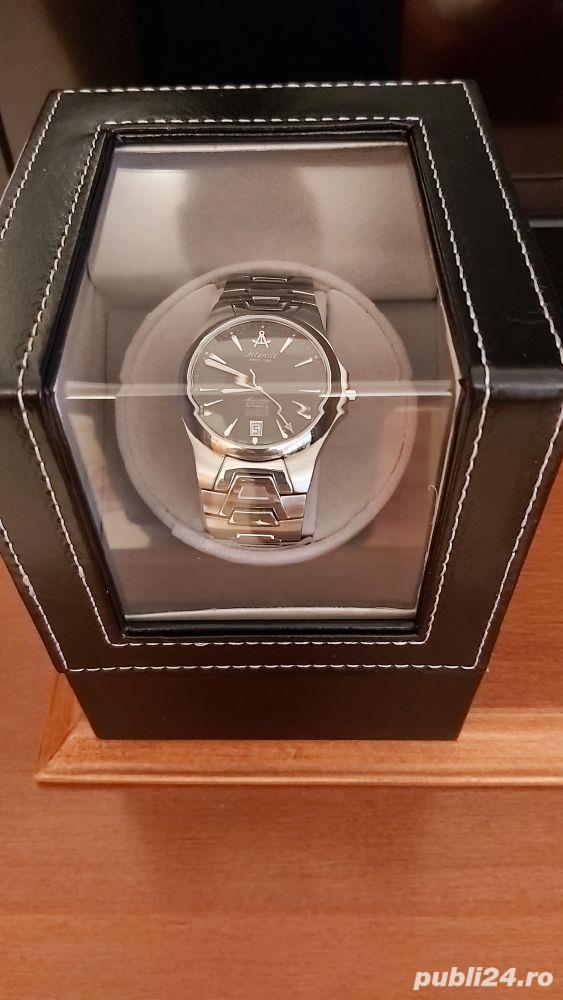 Suport rotativ pentru intors ceas automatic