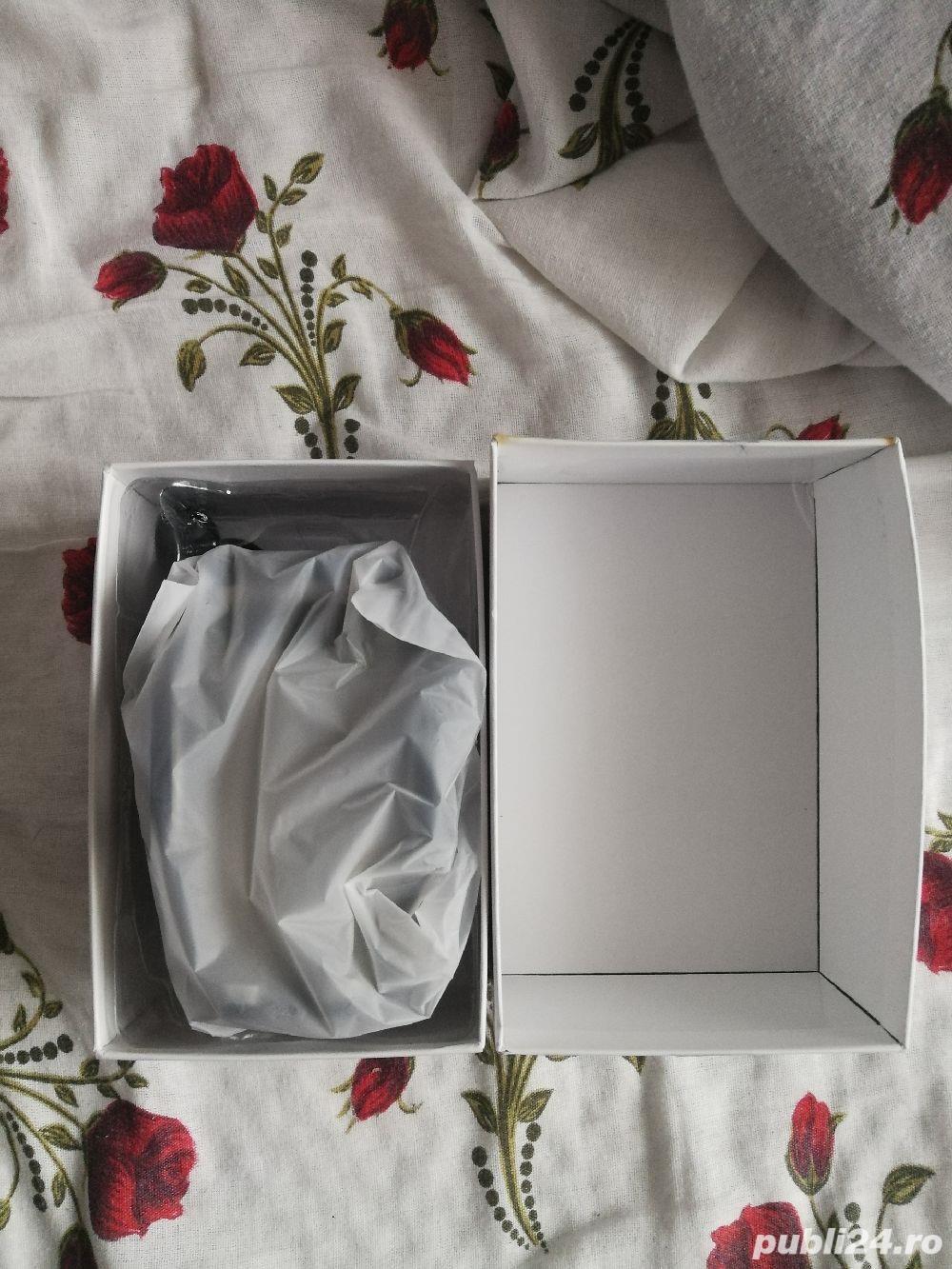 Vând suport telefon pentru mașină 