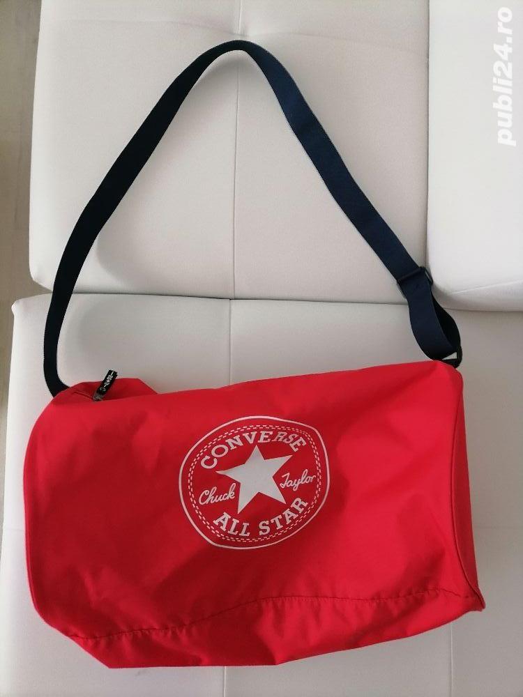 Vând geanta sport Converse, produs de calitate produs de import Germania. 
