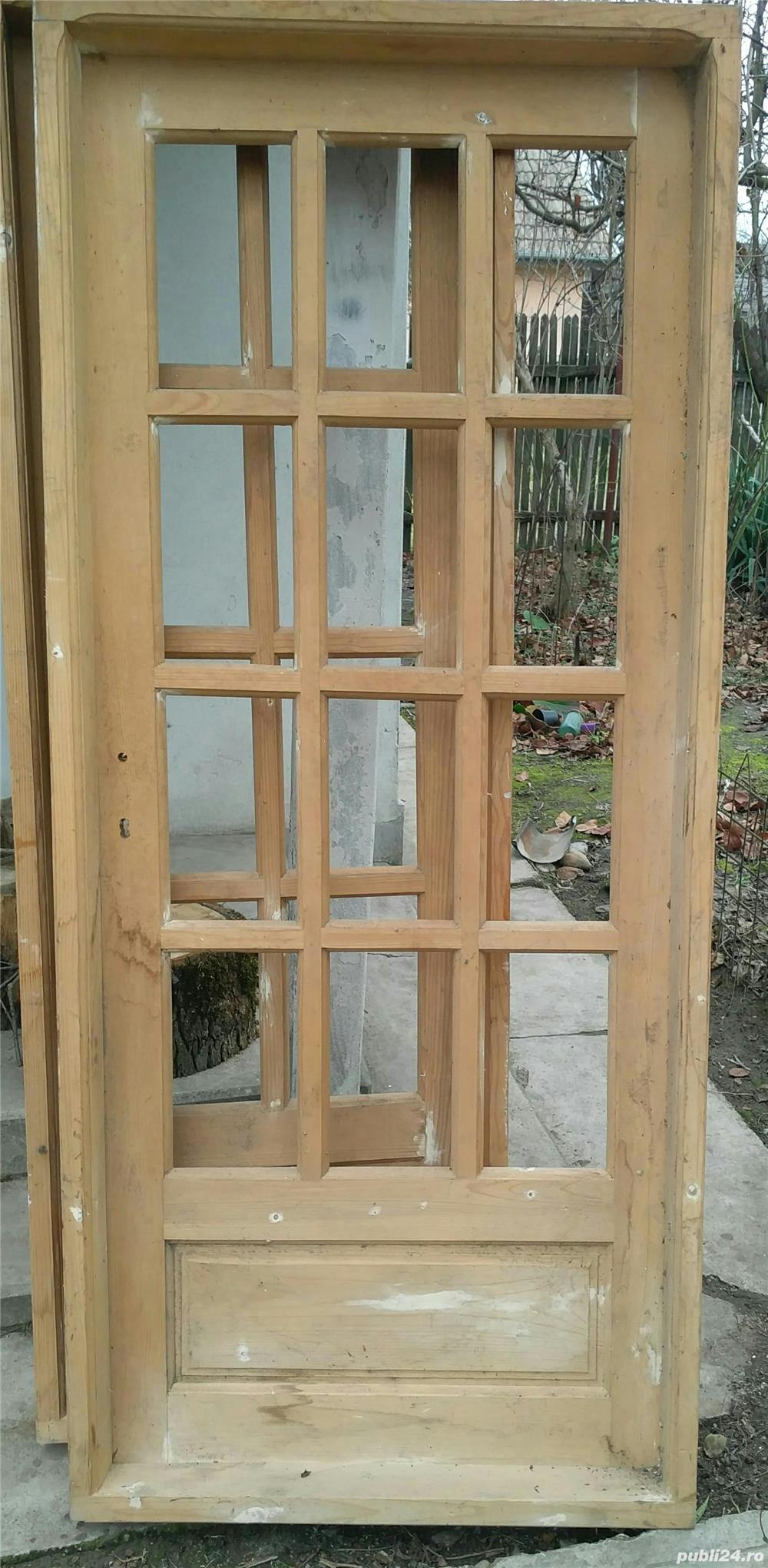 Vand doua usi din lemn de brad
