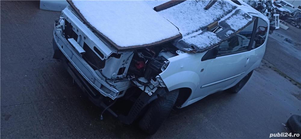 Dezmembrez / dezmembrari piese auto Renault Twingo 2014 1.2b D4F770 JB1525