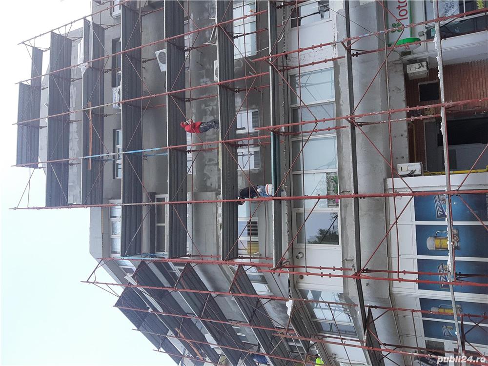 Angajez lucrători în construcții 