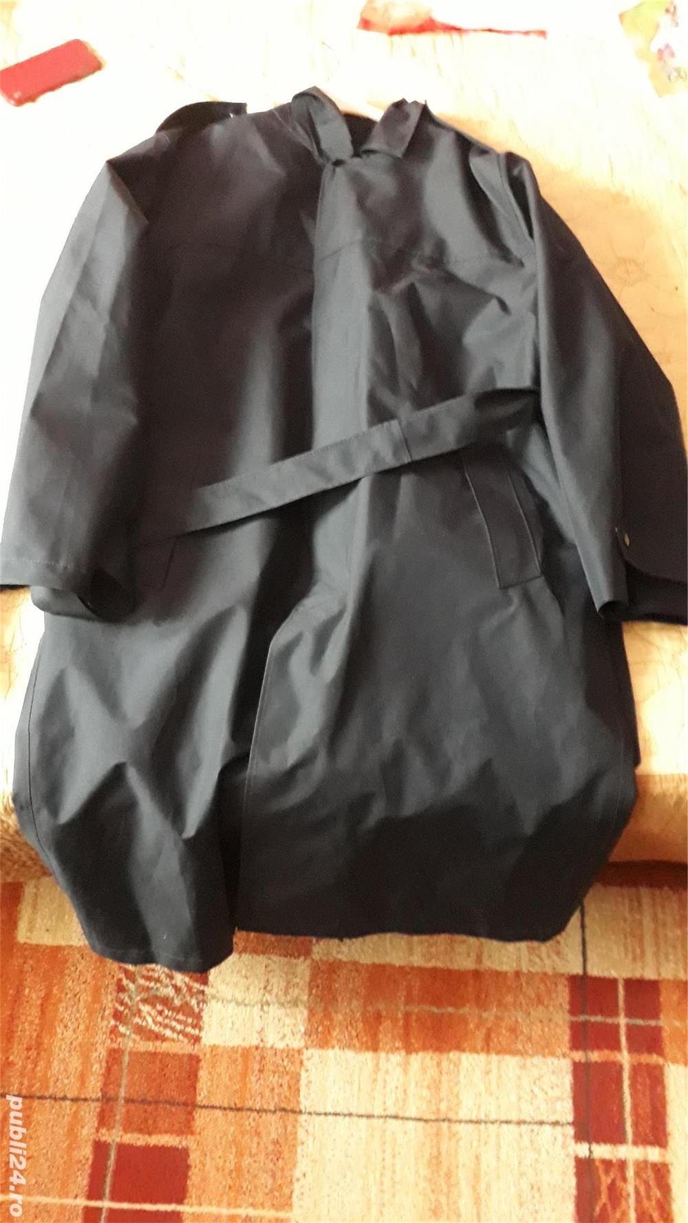 Vând pelerină pompieri,mărime 48 cu 2 ,nouă