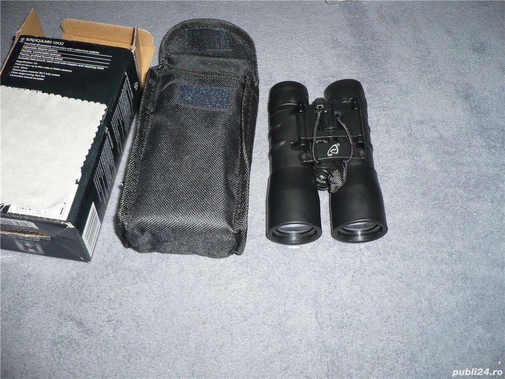 Binoclu Nou Nout La Cutie Nefolosit vine cu accesorile de fabrica  husa laveta de lentlle (Schimb)