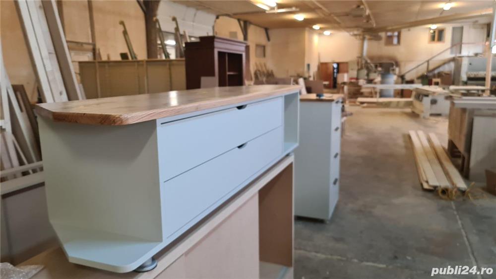 Mobila si parchet din lemn masiv