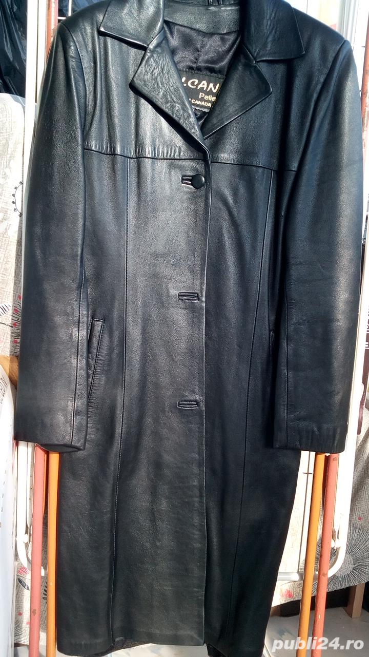 Haina din piele neagra, lunga, de dama