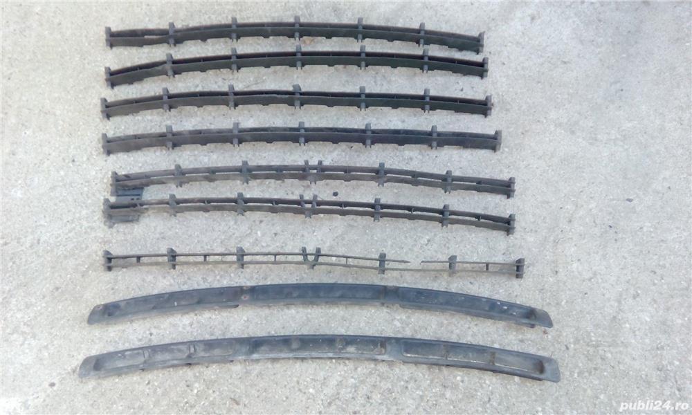 Grile din bara Opel Astra G 30 lei 