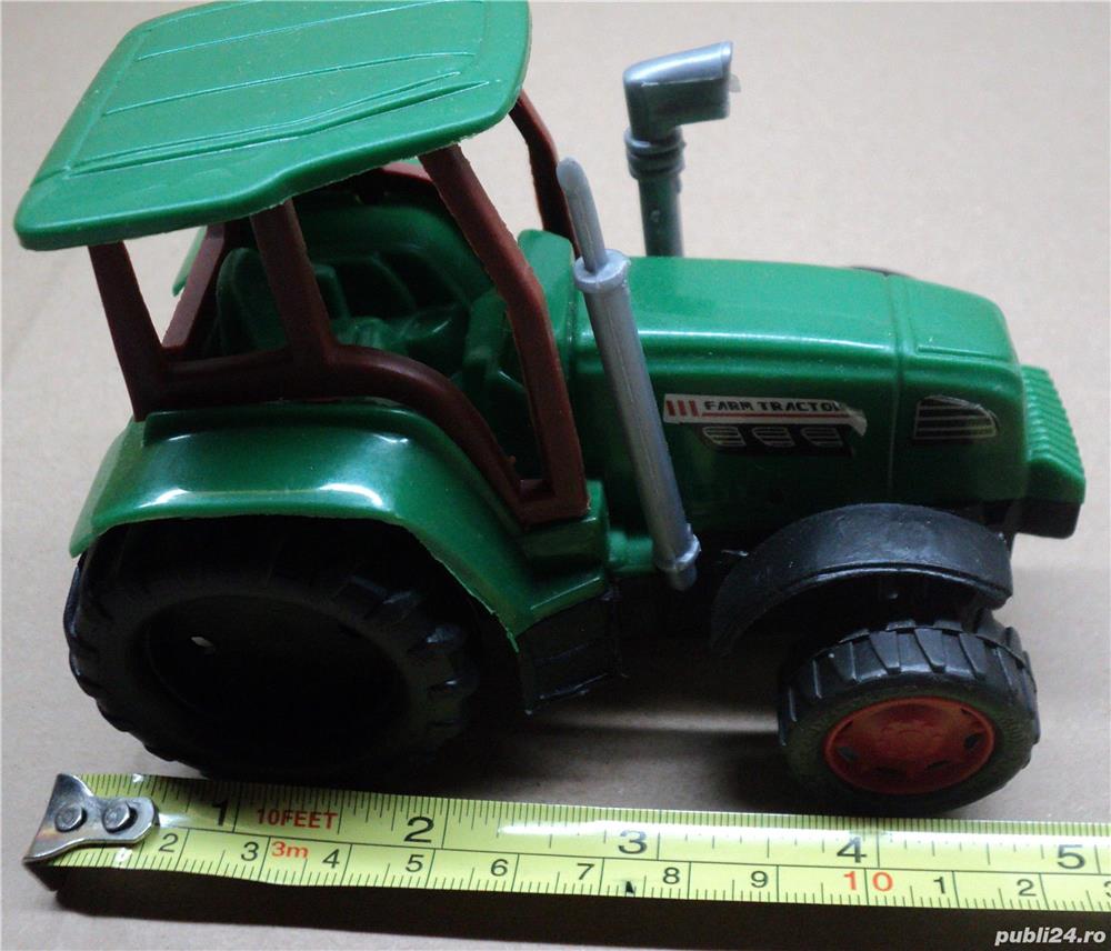 Jucarie tractoras mic verde