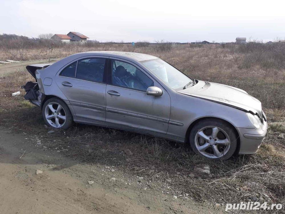 aripa fata dreapta / stanga mercedes C class w203 an.2007