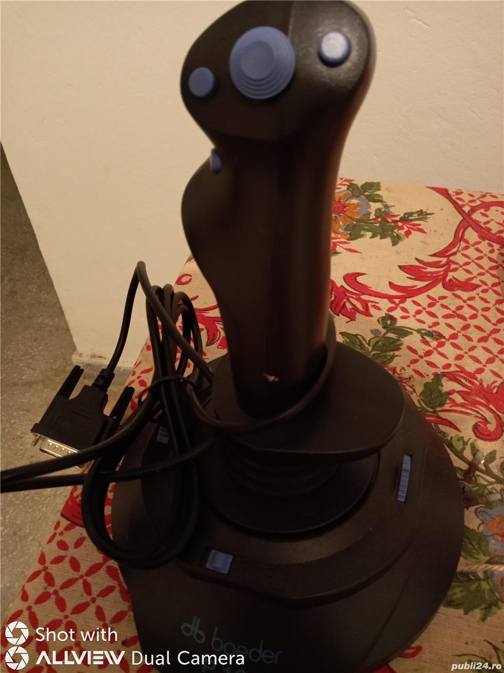 Vând Joystick NOU
