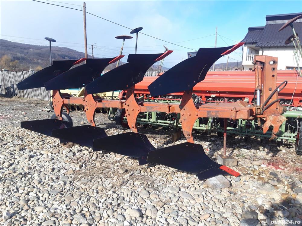 Plug reversibil Gregoire Besson 4 (3+1) brazde, vopsea originala. Plug reversibil Gregoire Besson 4 (3+1) brazde, vopsea originala.