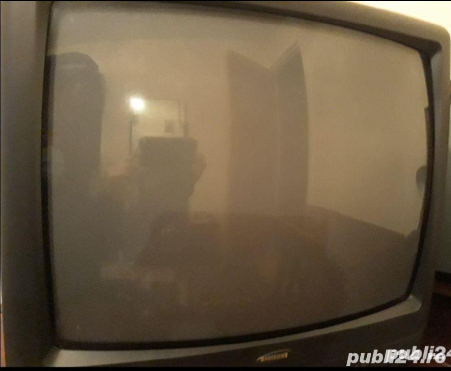 TV cu tub Samsung, diagonala 54 cm, funcțional TV cu tub Samsung, diagonala 54 cm, funcțional