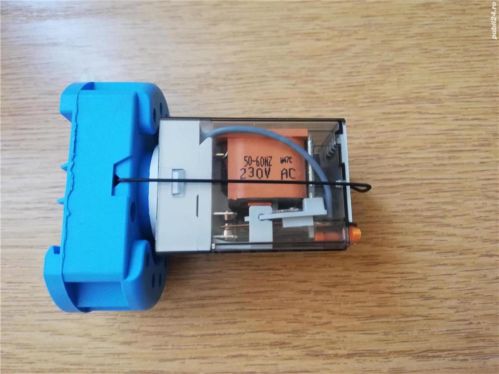 Releu Finder la 230V ac, contacte 2 x NO / NC 10A cu soclu