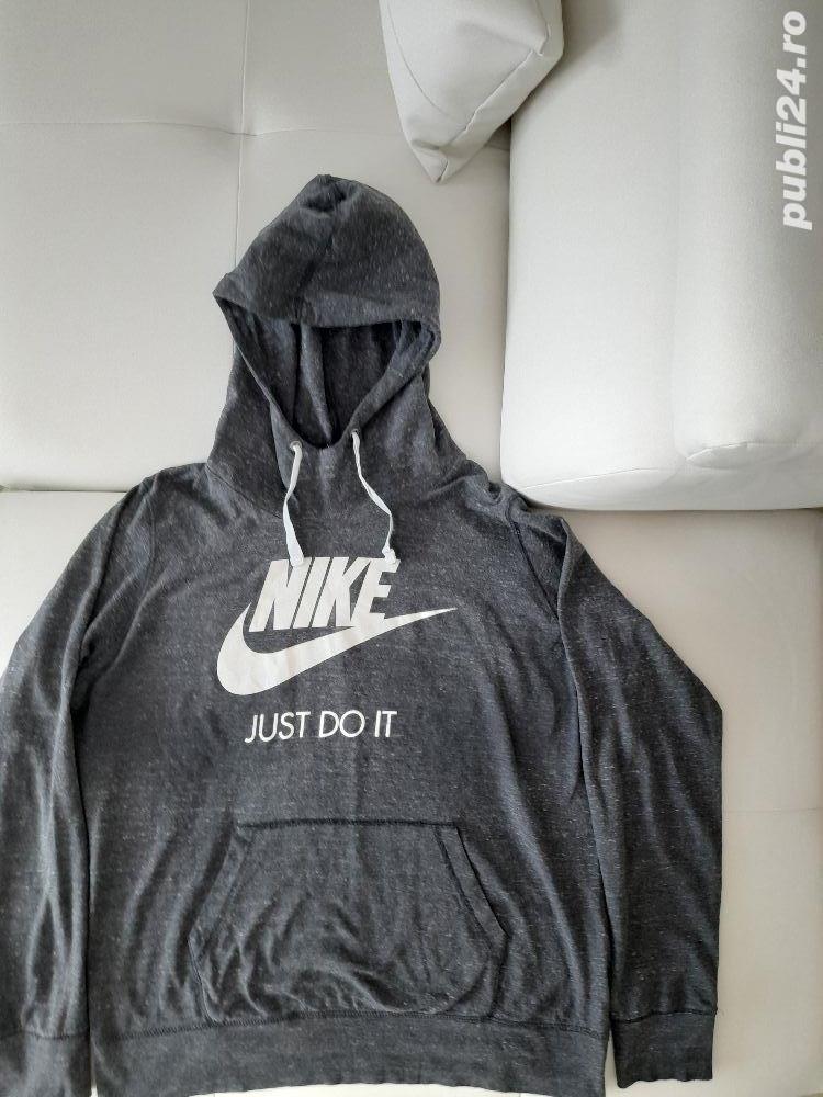  Vând Hanorac Nike produs  de calitate . Produs de import. În stare perfecta, mărimea M.