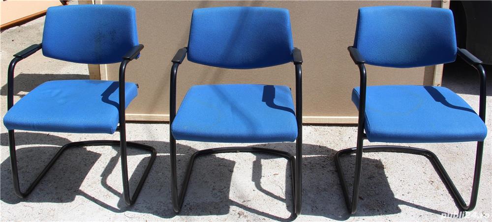 3 BUC Scaun conferinta cu cadru metalic tip sanie; Scaun vizitator