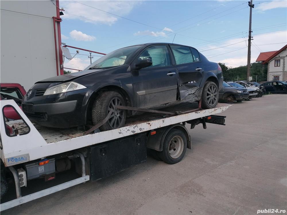Dezmembrez renault megane sedan 1.9 dci 120 cp  año 2004 .