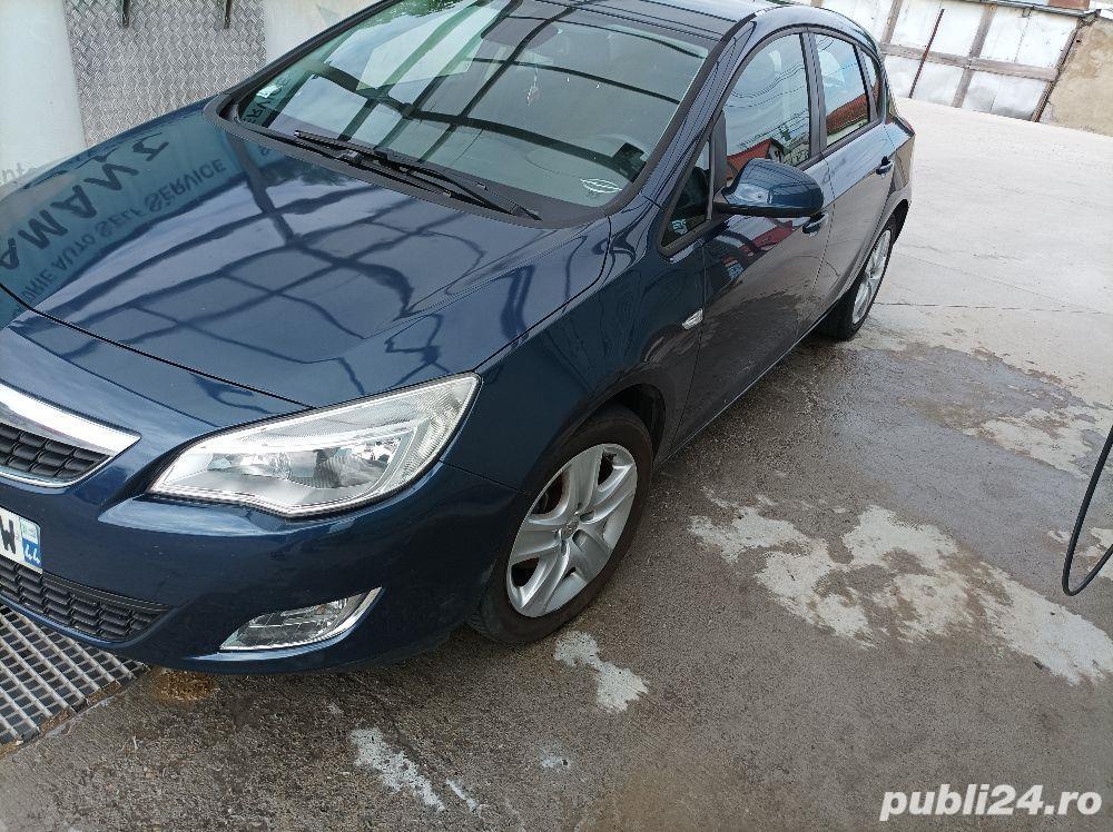 Opel Astra J