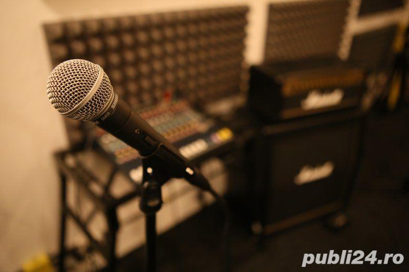 Caut tanara cu talent muzical (voce)