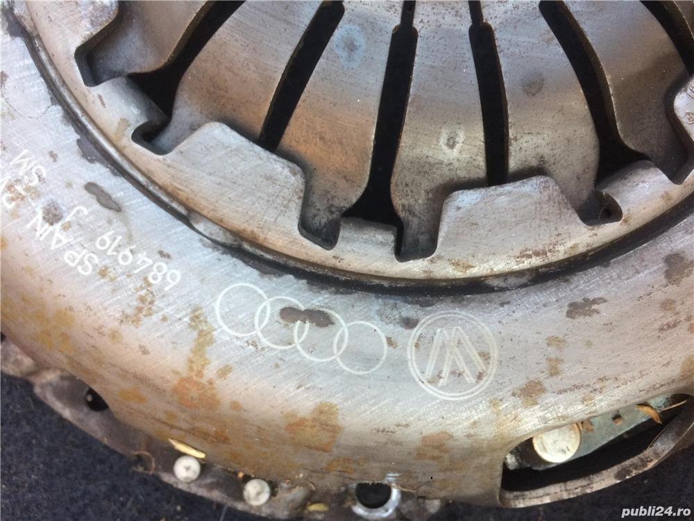 Kit ambreiaj VW Golf 5 1.6 BGU mpi marca Valeo, disc placa volanta