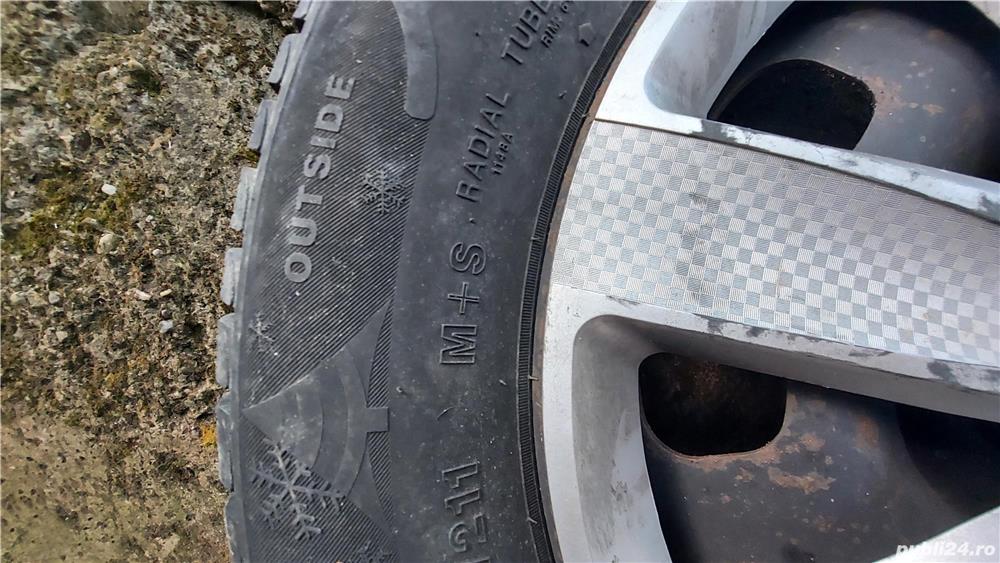 Jenti cu anvelope și capace de iarna