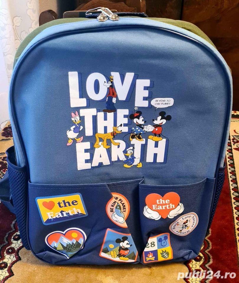 Vand ghiozdan cu rechizite