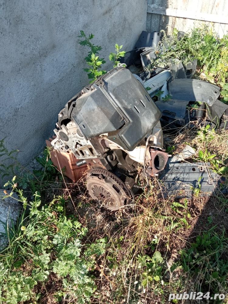 vând motor Renault Clio 