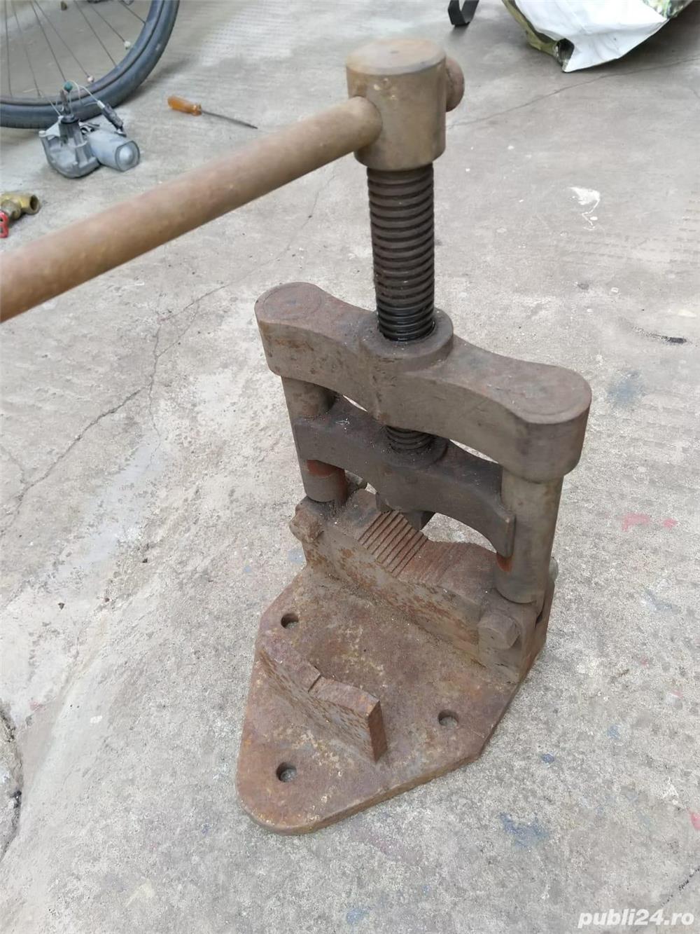 menghina forja , lăcătuș, instalator 