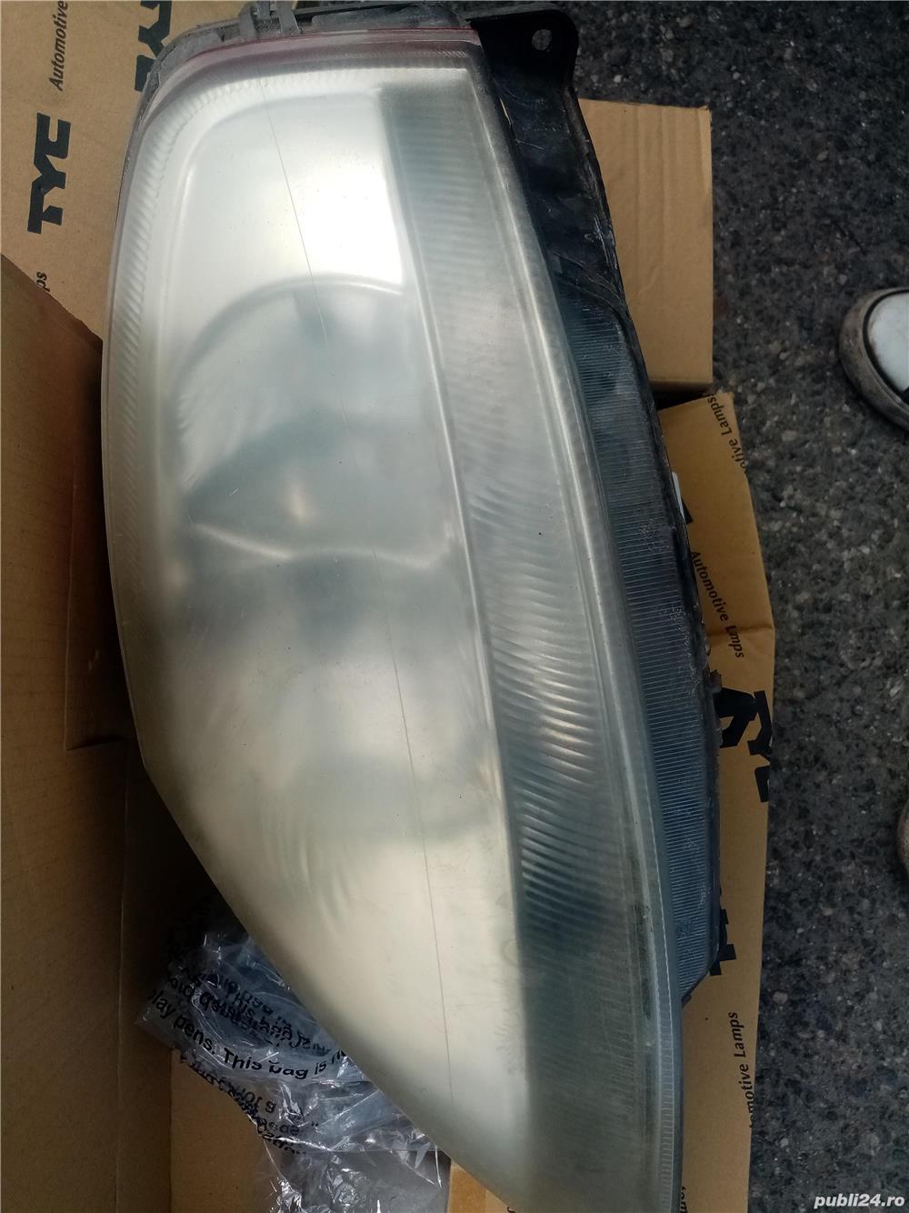 Vând faruri de Citroen C3